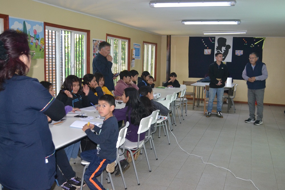 Escuela Rural de Puquiñe concluye taller sobre «Uso Sustentable del Agua», reforzando su sello institucional en preservación ambiental