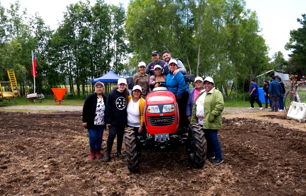 Nueve mujeres de Mariquina se adjudican maquinaria agrícola gracias a INDAP y el GORE