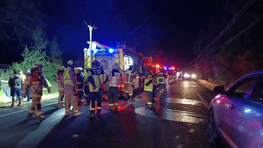 Accidente de tránsito en Ruta CH-203 Lanco-Malalhue, deja a una persona atrapada