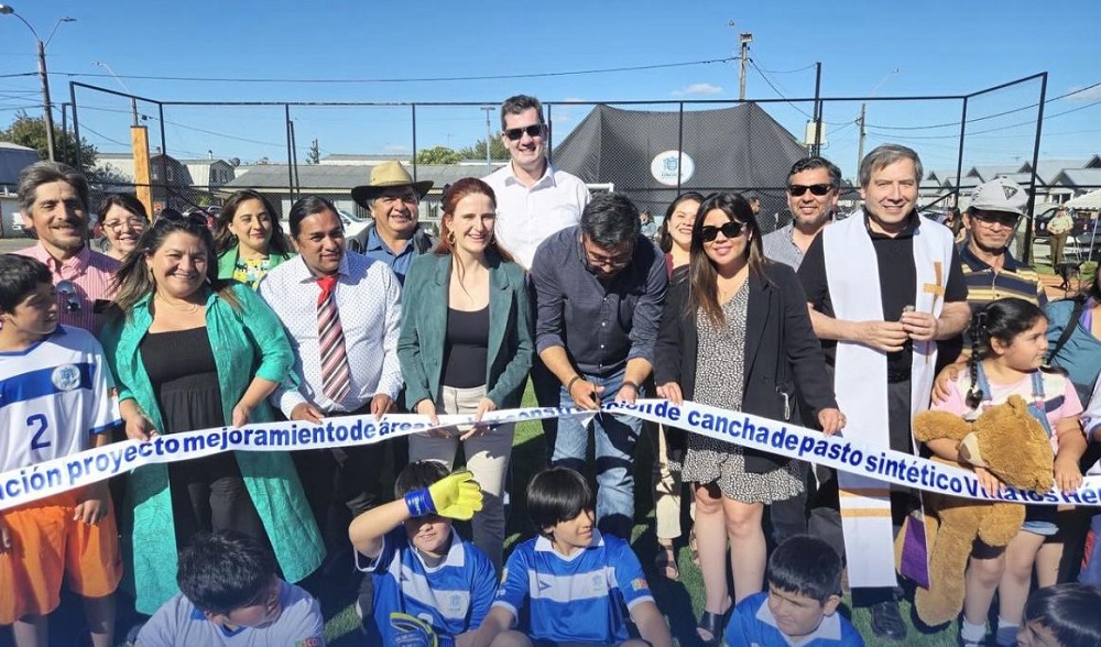 Subsecretaria del Deporte visitó Loncoche e inauguró nueva cancha sintética en Villa Los Héroes