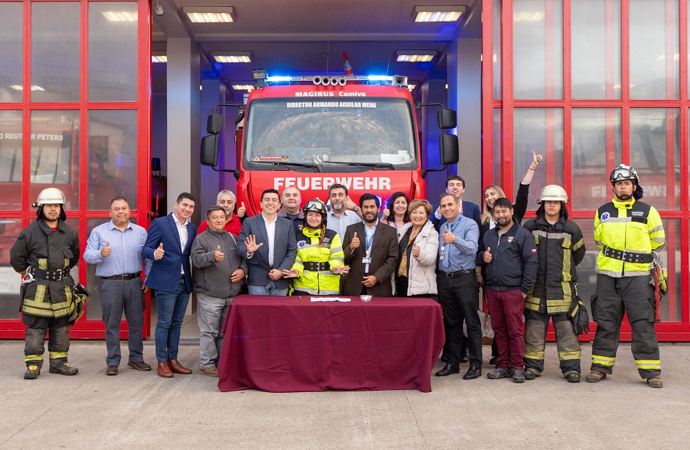 Municipalidad de Paillaco mantiene su compromiso con bomberos, renovando seguros de vida para 2025