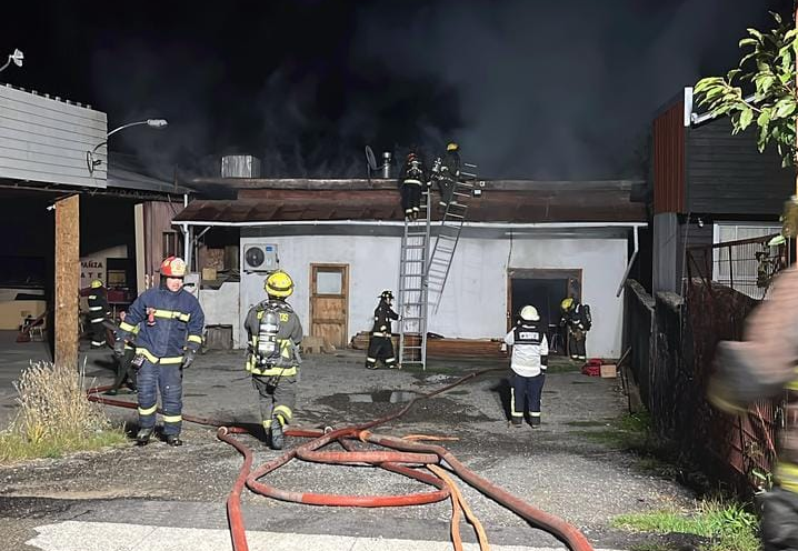 Incendio afectó instalaciones del cuartel de la Tercera Compañía de Lanco