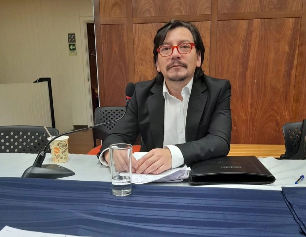 Concejal Juan Santana exige sumarios por casos de funcionarios con licencia médicas que salieron fuera del país Concejal Juan Santana exige sumarios por casos de funcionarios con licencia médicas que salieron fuera del país
