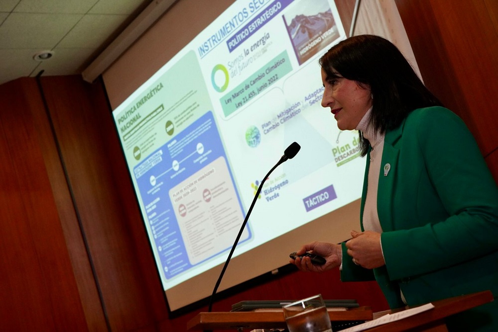 Seminario analizó el aporte y desafíos de la industria de hidrógeno verde y litio en Los Ríos Seminario analizó el aporte y desafíos de la industria de hidrógeno verde y litio en Los Ríos